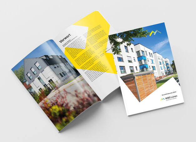 Aufgeschlagener Geschäftsbericht (2024) der WBG Lünen mit Fotos von Wohngebäuden und Seiten mit Text.
